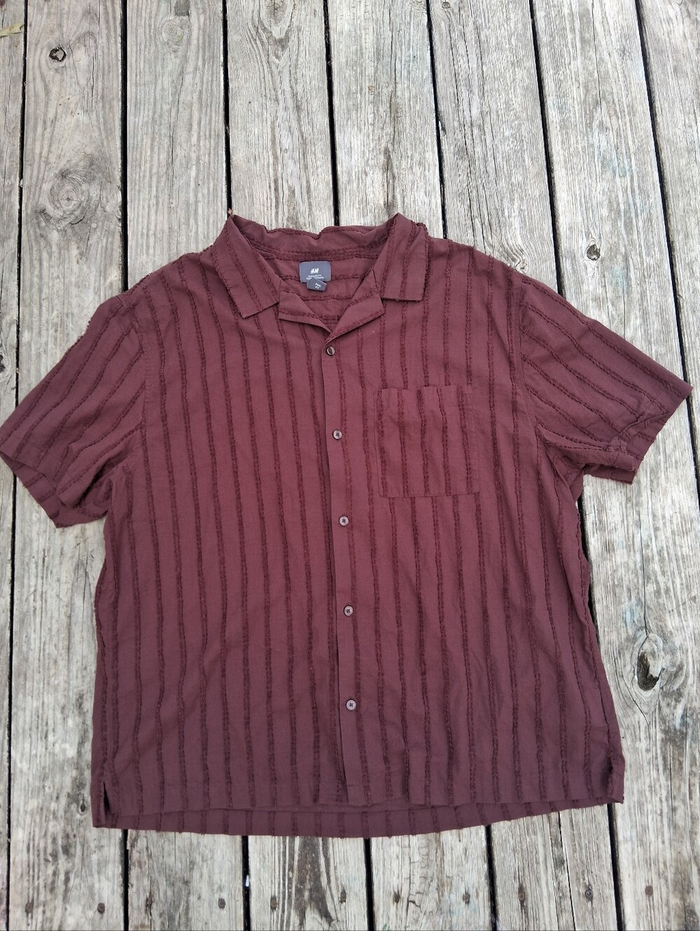 H&M Men's Maroon Short-Sleeve Button-Down Shirt